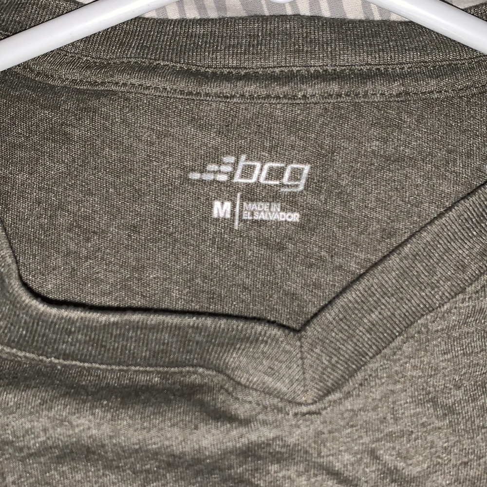 V neck tee - Picture 3 of 3